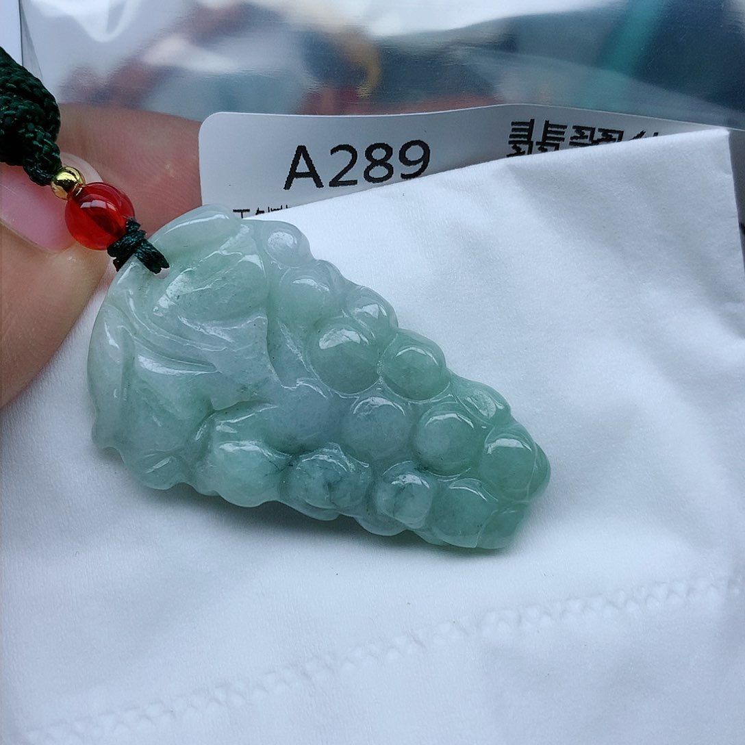 翡翠颈饰未镶嵌牌子