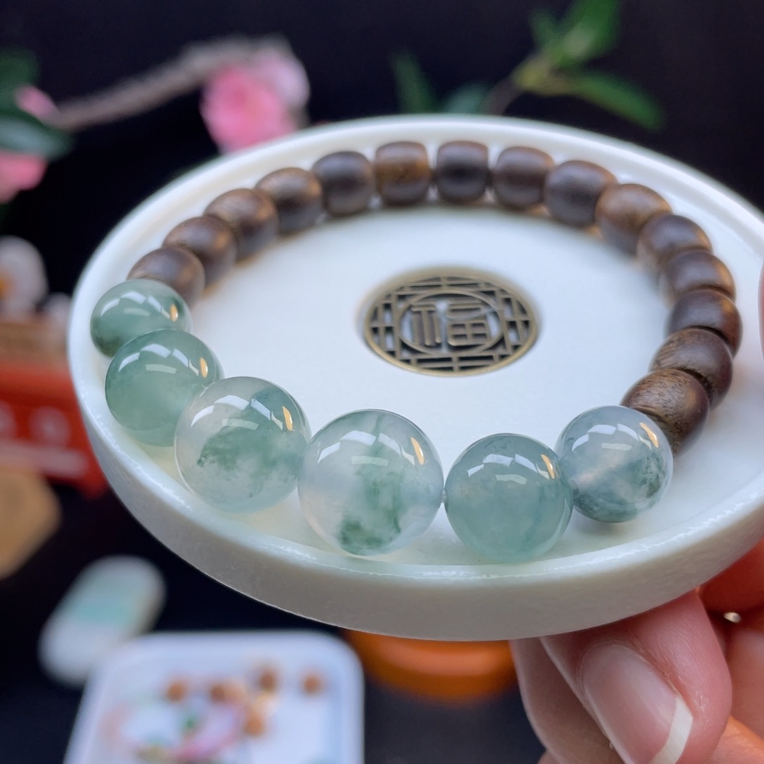 翡翠吊坠(不含链)未镶嵌一串