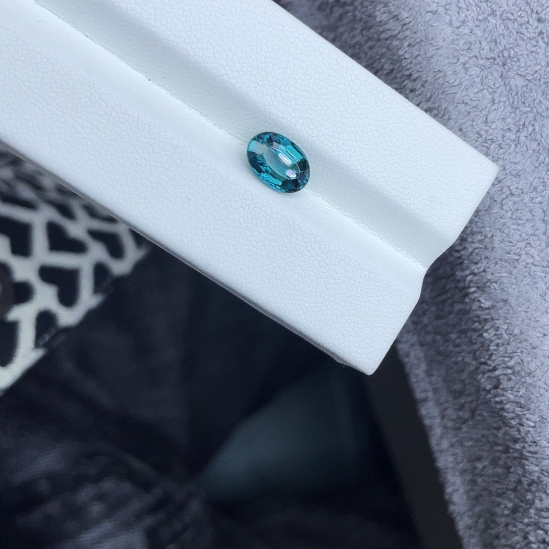 碧玺未镶嵌裸石1.683Ct