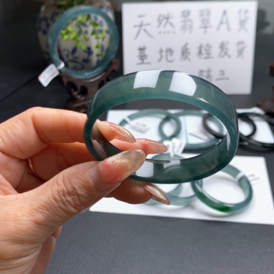 翡翠手镯未镶嵌广****发55尺寸