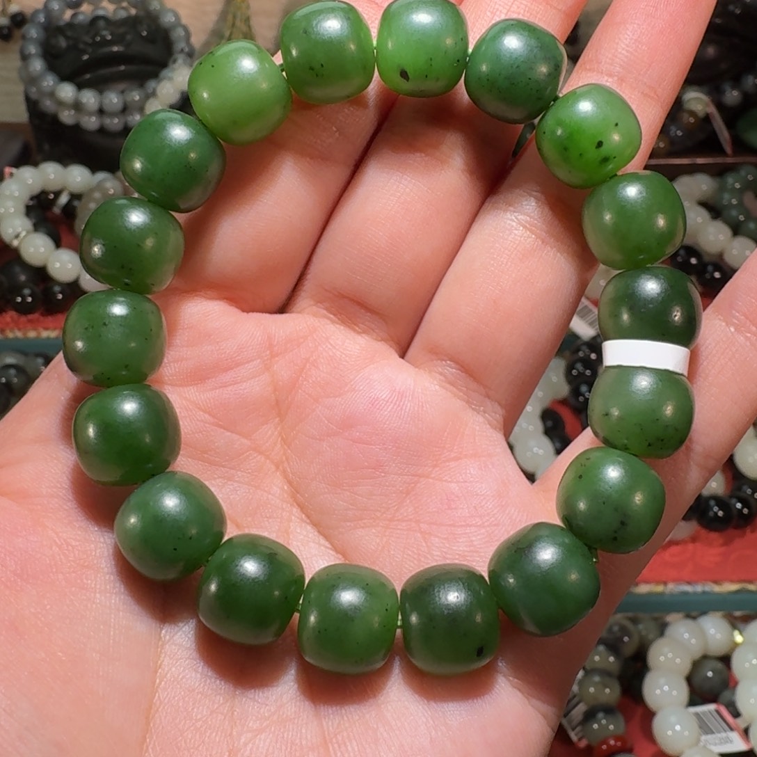 王***淼和田玉未镶嵌手链