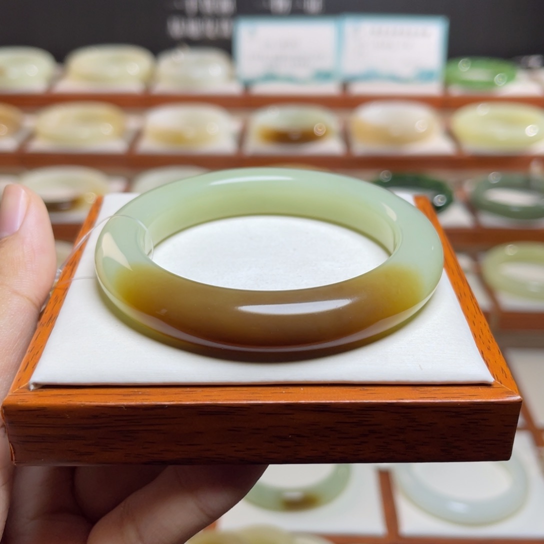 【闪购商品】未镶嵌手镯和田玉
