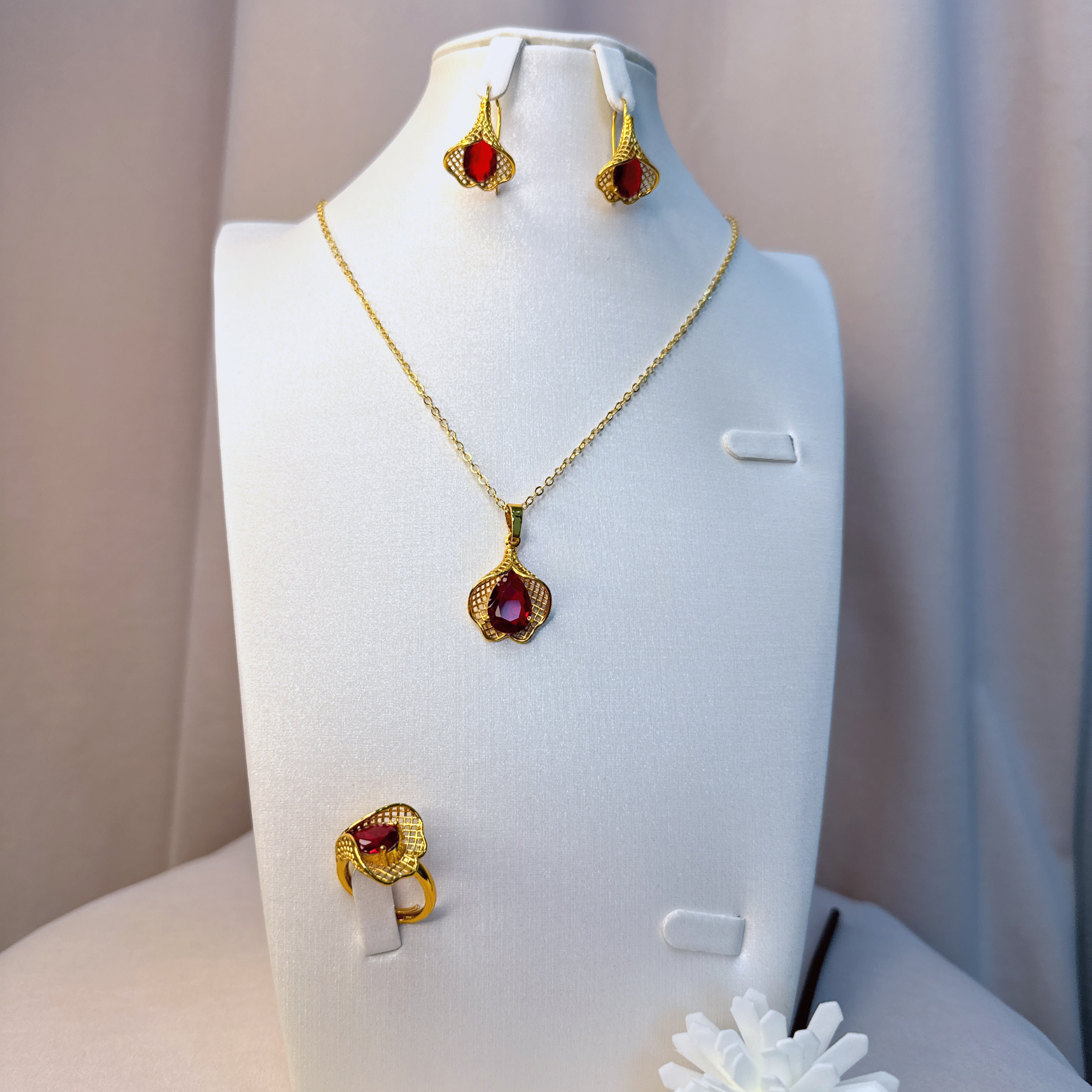 02نەفىس كۆزلۈك يۈرۈشلۈك  少数民族特色配饰