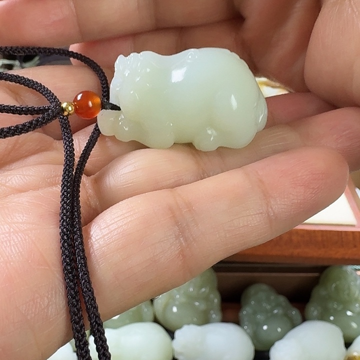 瑶***和田玉（糖玉）未镶嵌颈饰