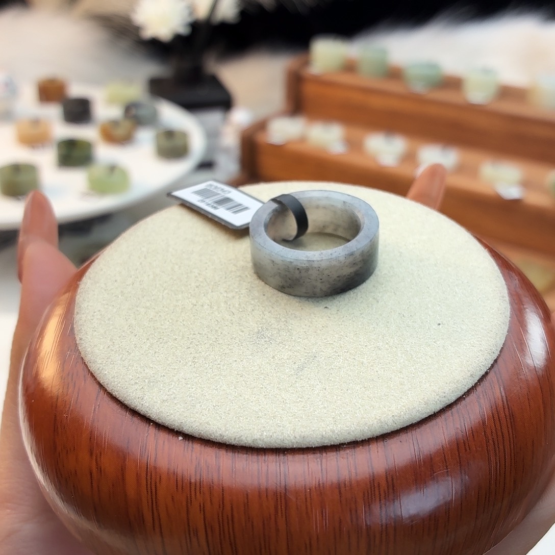 和田玉未镶嵌戒指青花圆切17.3mmj81