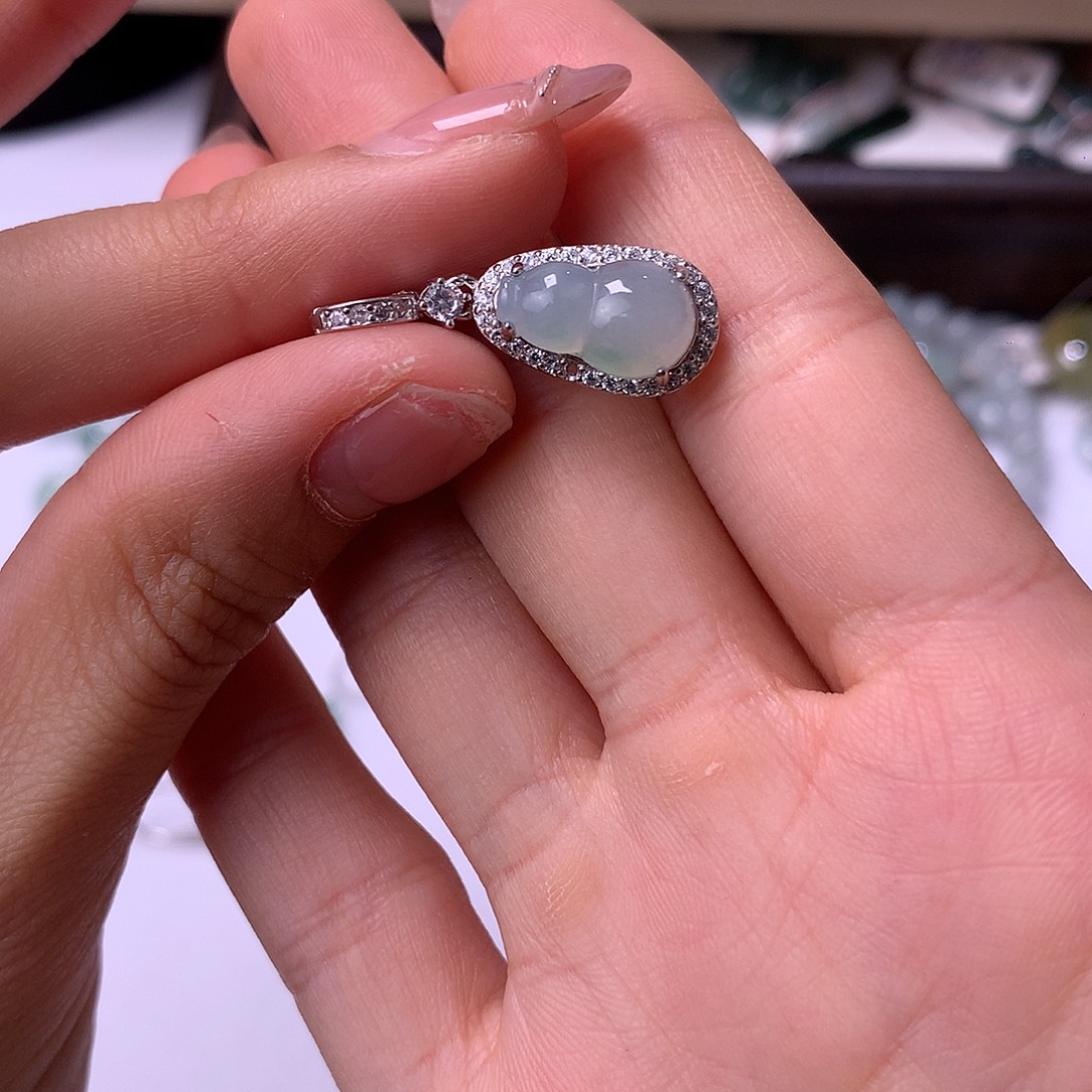 小***树翡翠未镶嵌颈饰拍2