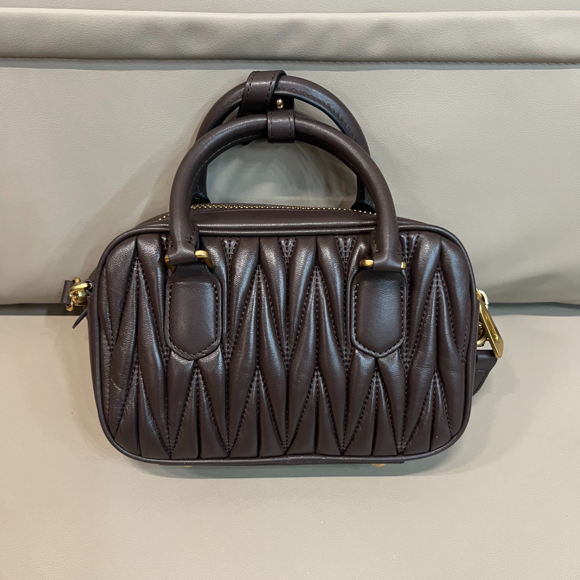 A055轻奢褶皱时尚真皮百搭经典单肩斜挎手提包  咖啡色