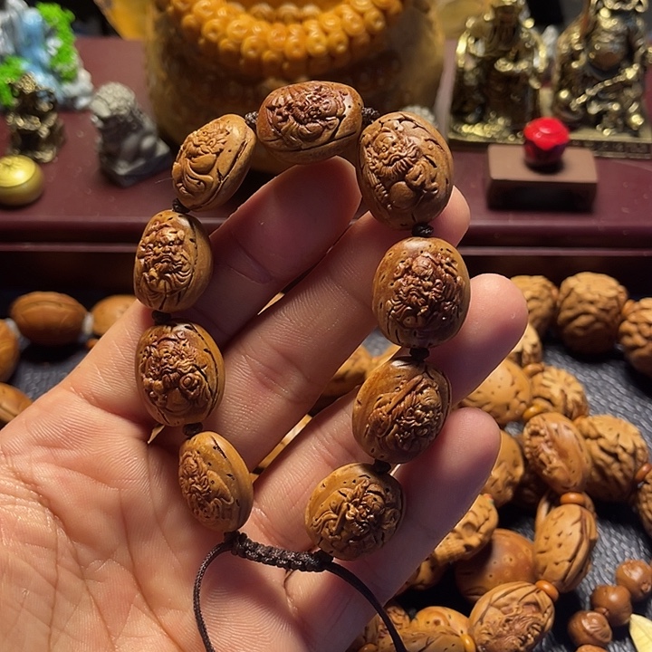 大桃核雕刻瑕疵钟馗