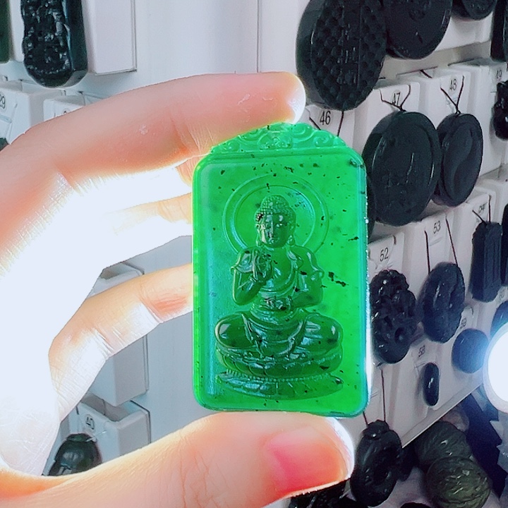 蛇纹石玉颈饰合金