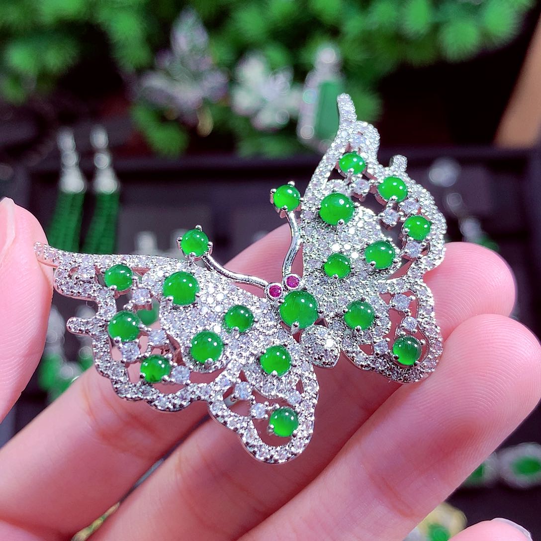 颈饰未镶嵌翡翠天然