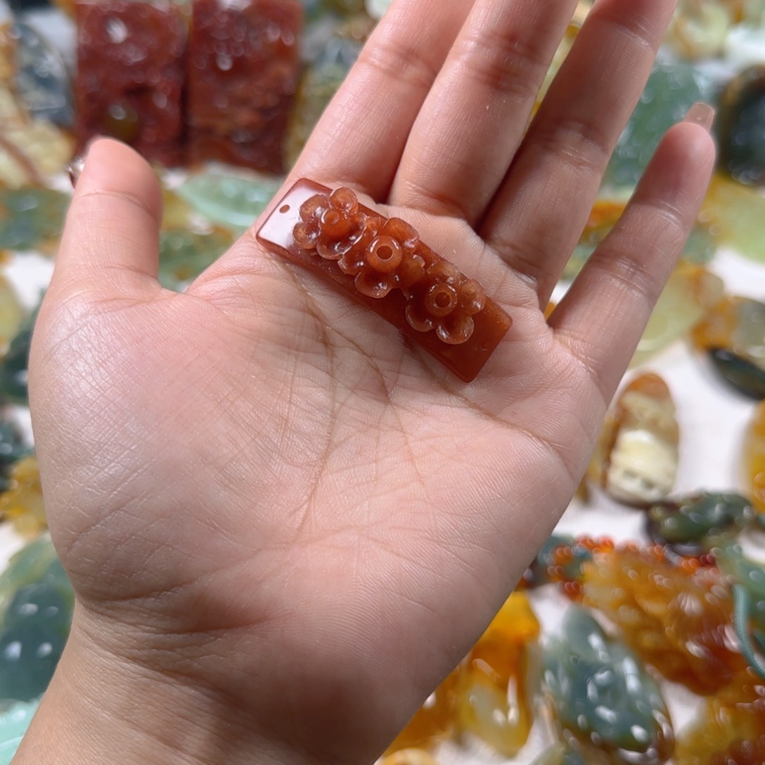 蛇纹石玉颈饰未镶嵌事**圆