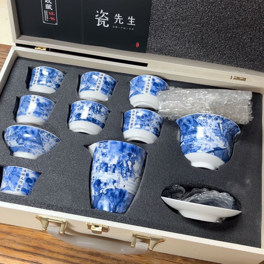 孤品茶具套装等。        