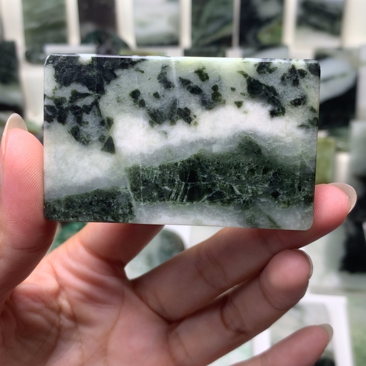 独山玉未镶嵌颈饰