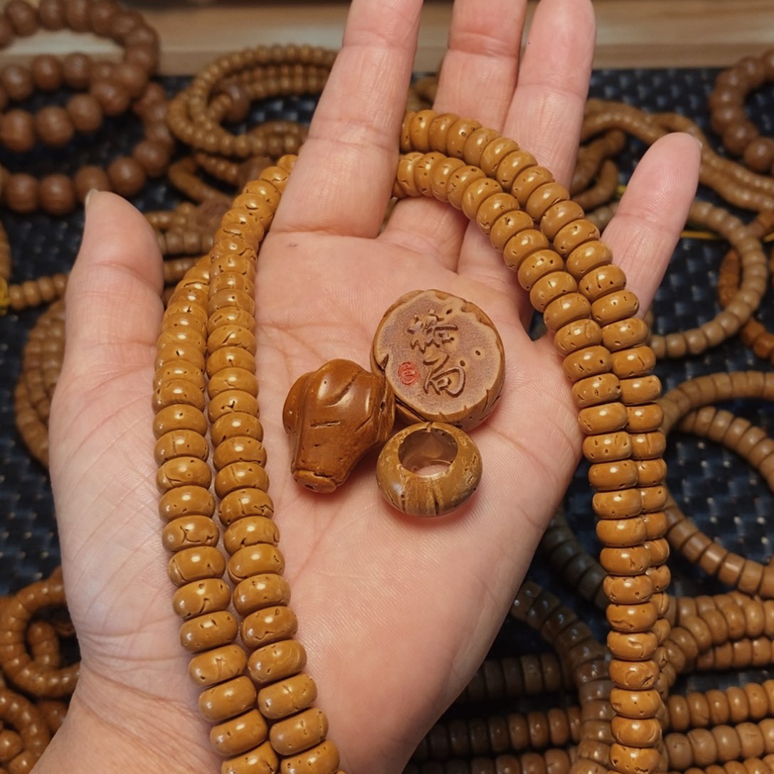 桃核手串T***卢九五尺寸脖挂