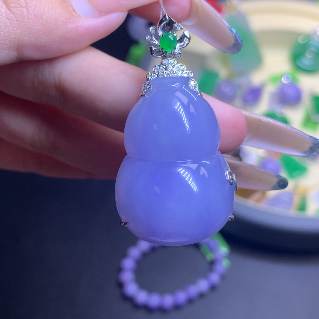 颈饰18K金镶嵌翡翠天然