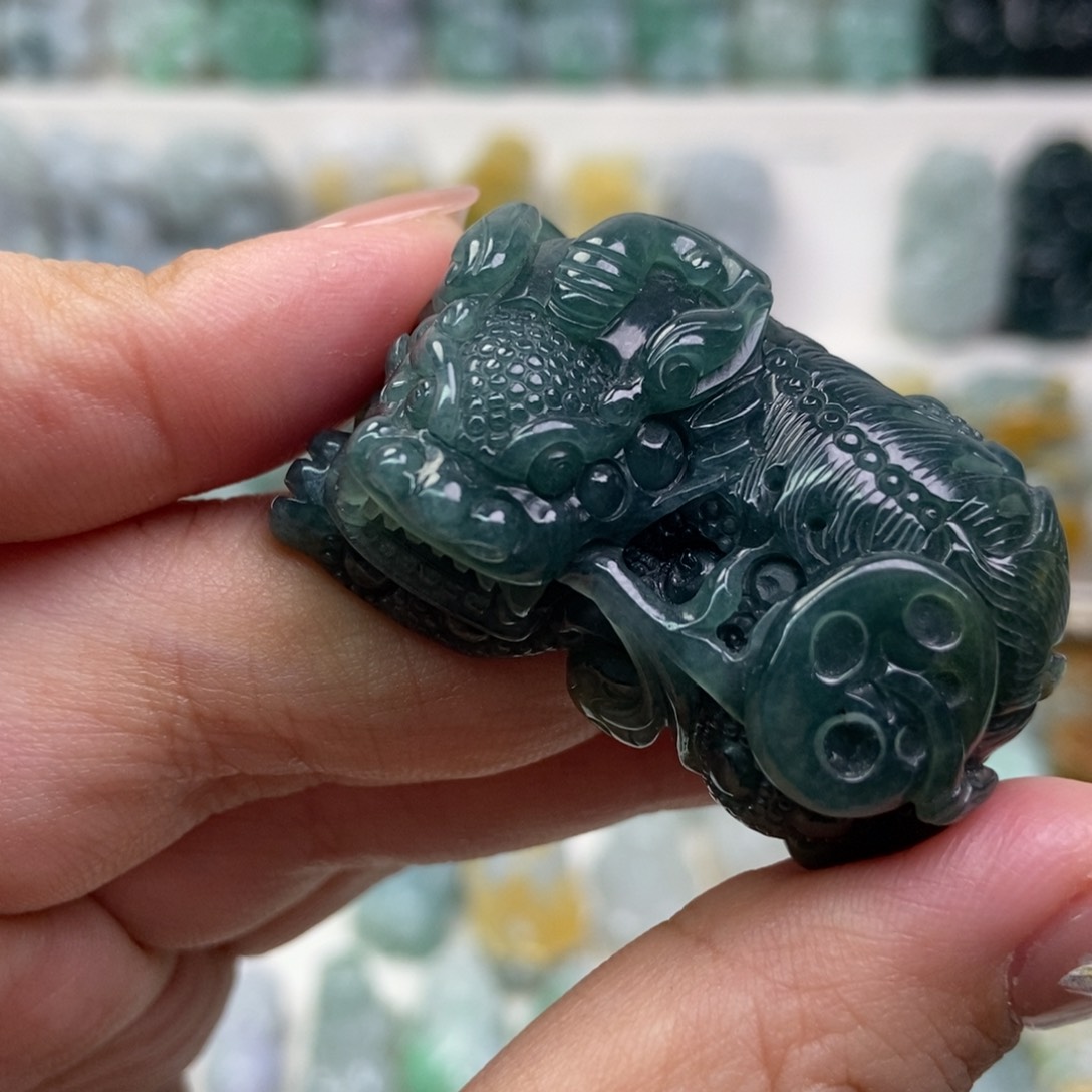 翡翠吊坠(赠链)未镶嵌