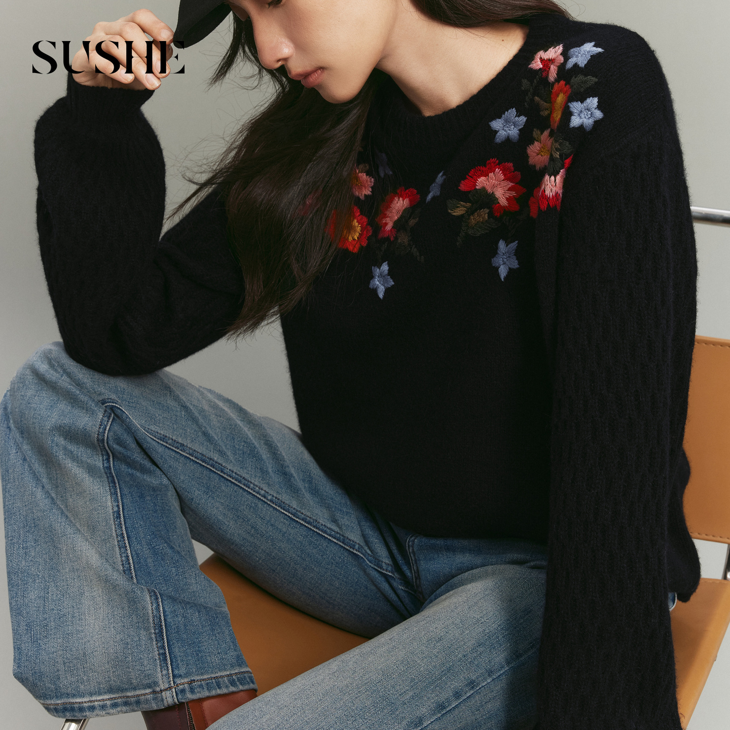 束皙SUSHE夜棠时髦艺术家罗纹圆领落肩撞色保暖毛衣秋冬女