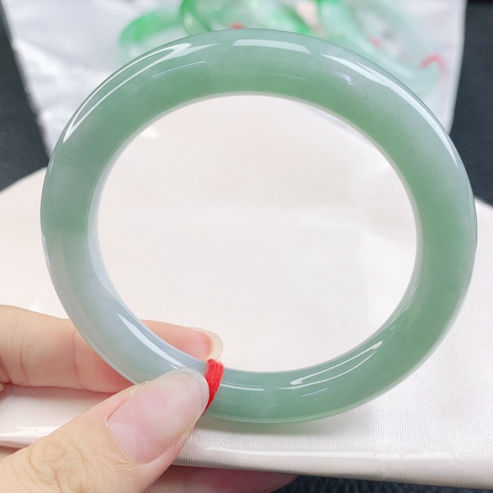 翡翠未镶嵌手镯缅甸56.7果绿美人条