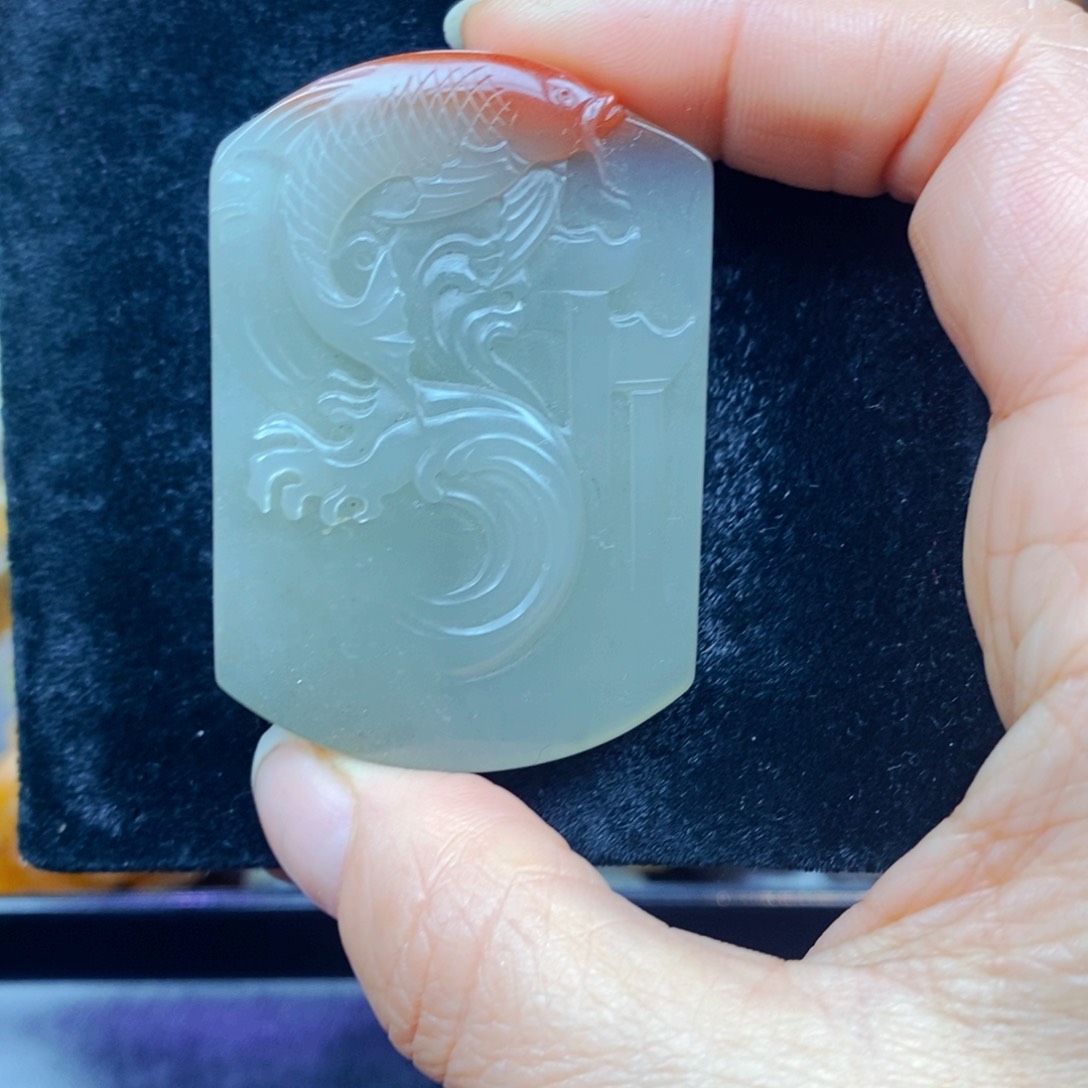 未镶嵌石英质玉（黄龙玉）颈饰