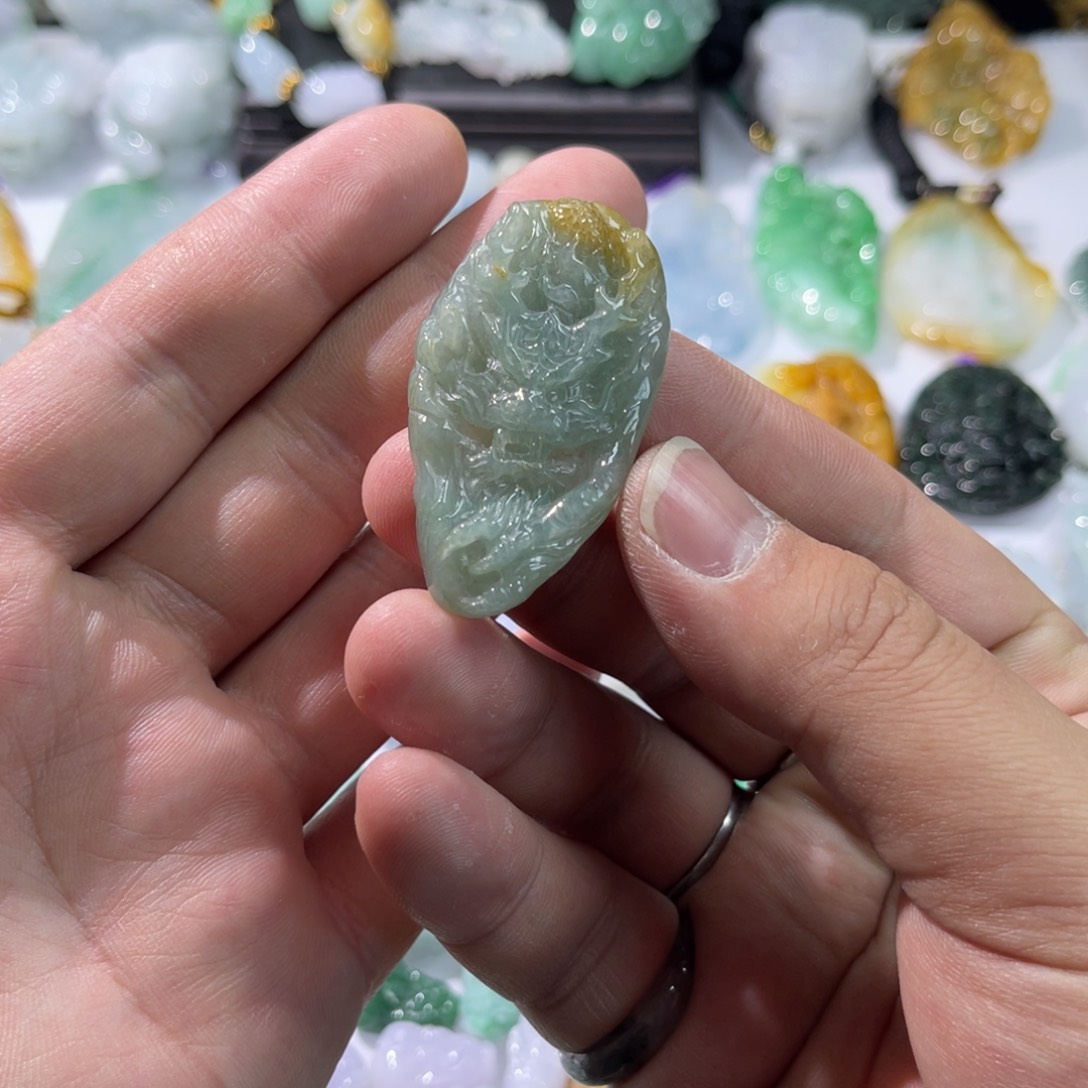 翡翠颈饰未镶嵌天然