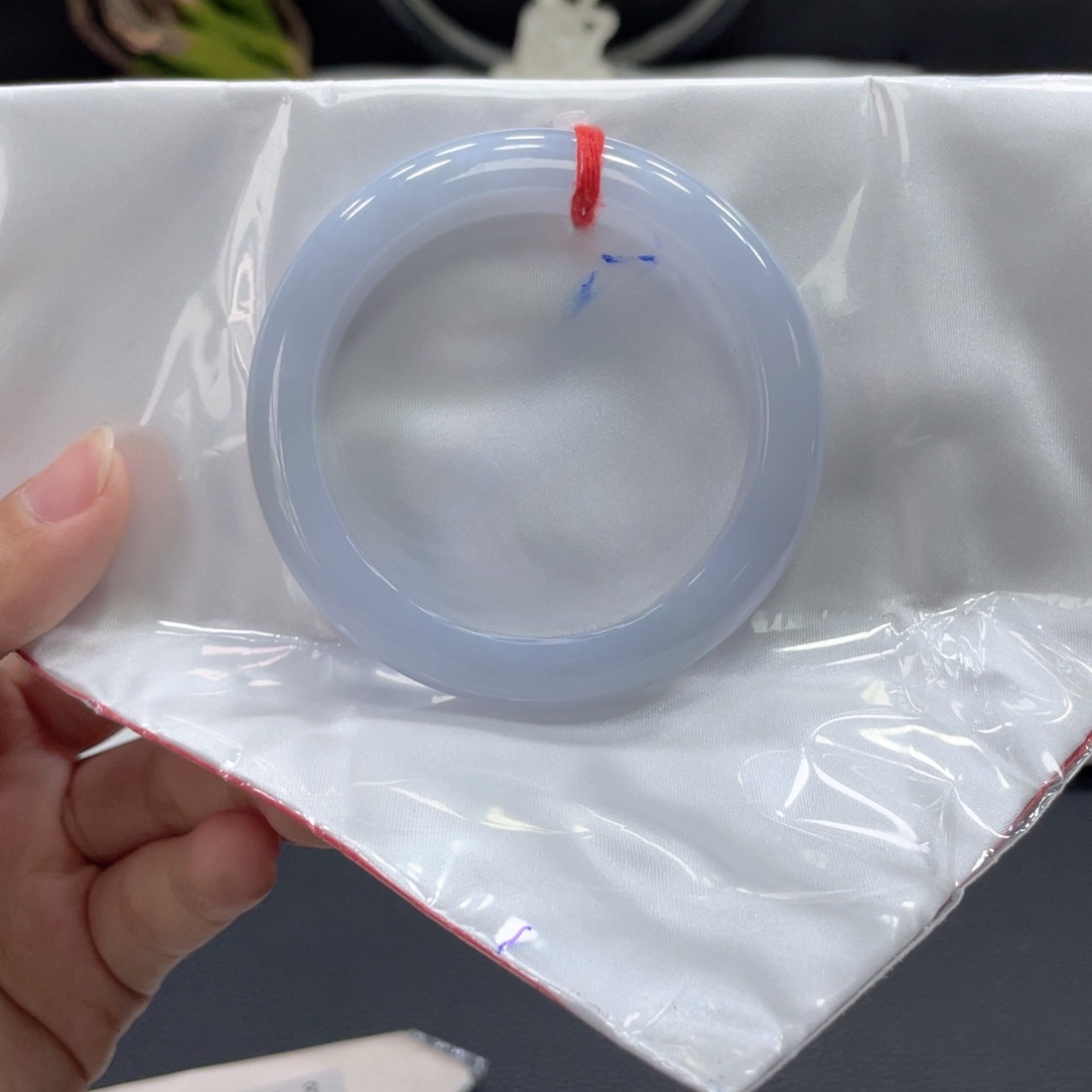 翡翠手镯未镶嵌翡翠