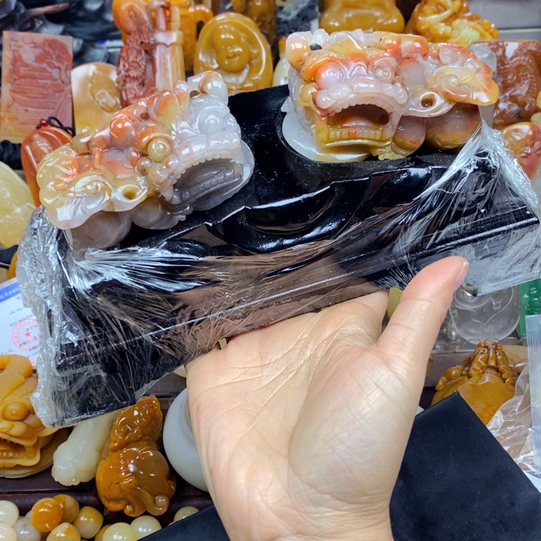 石英质玉（黄龙玉）颈饰9K金镶嵌