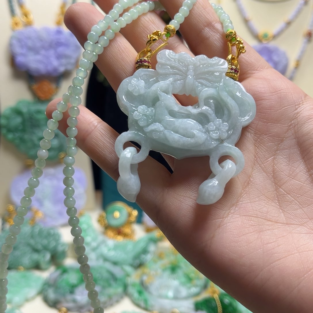 翡翠颈饰未镶嵌九尾