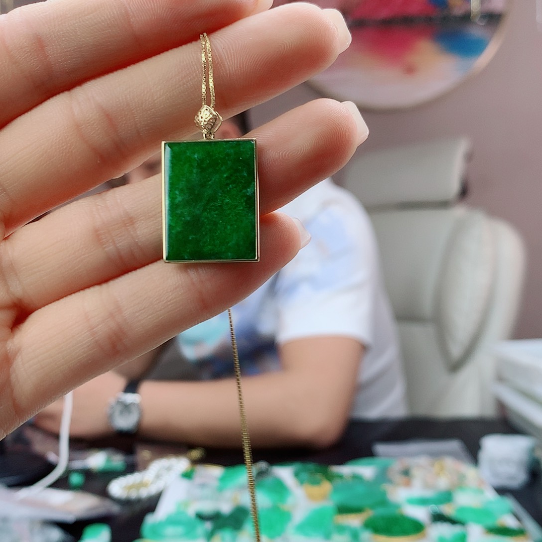 翡翠18K金镶嵌吊坠(赠链)