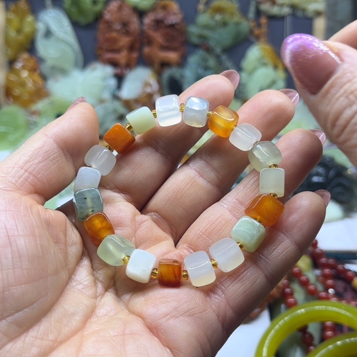 蛇纹石玉未镶嵌颈饰