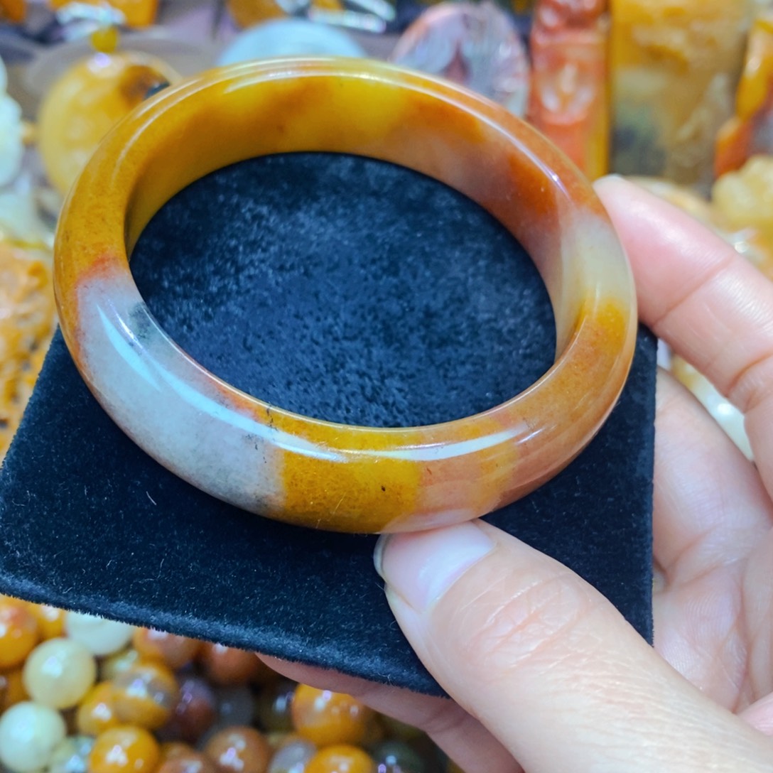 未镶嵌石英质玉（黄龙玉）吊坠(不含链)