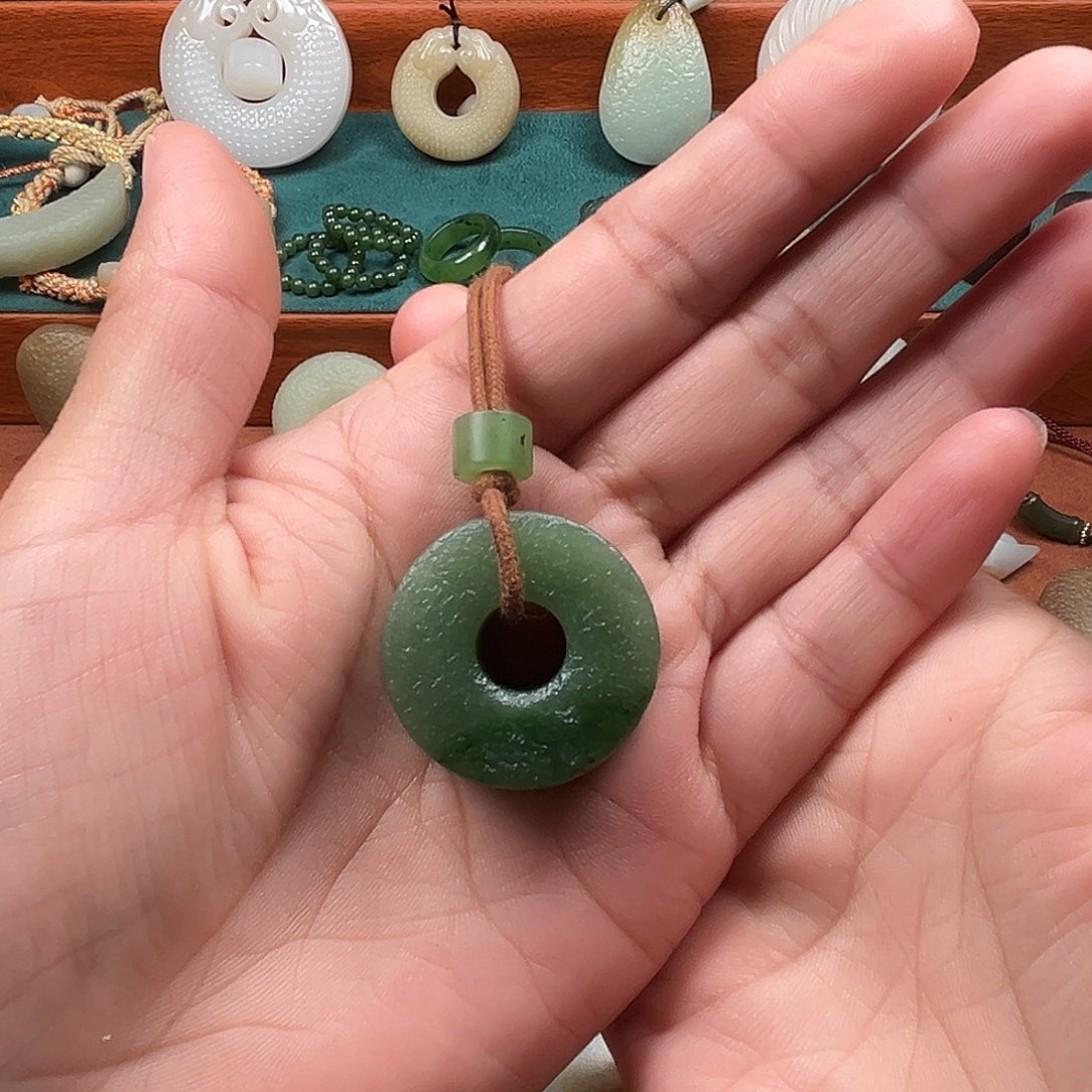 阳***贝颈饰未镶嵌和田玉
