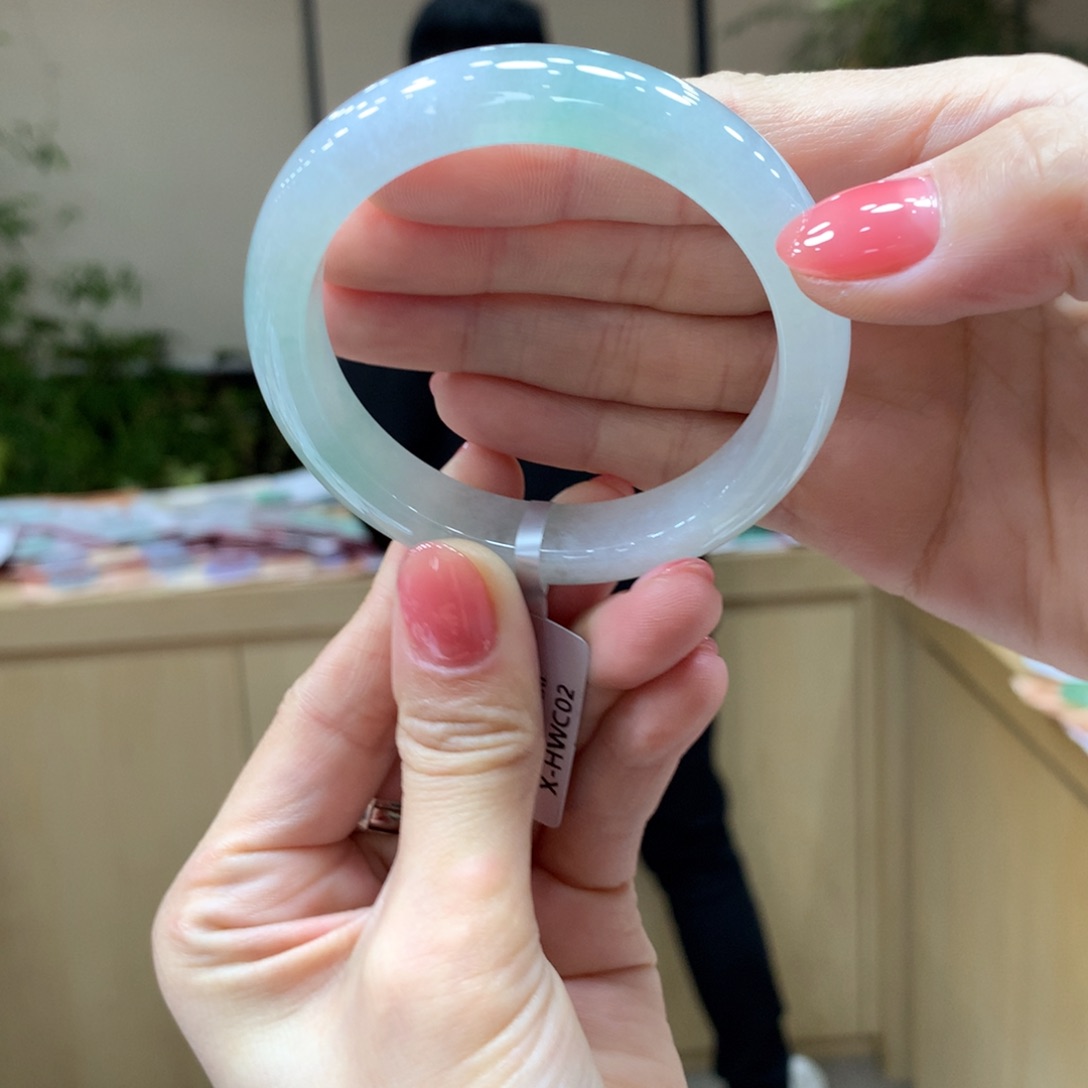 翡翠手镯未镶嵌老*不退不换