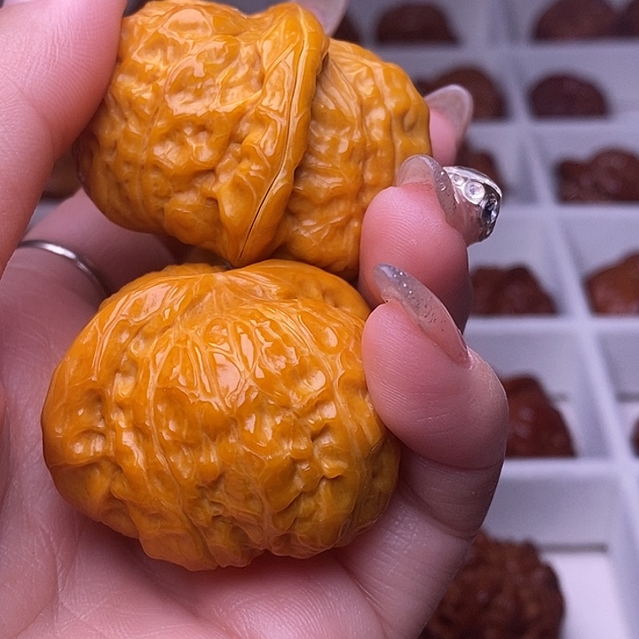 泡***比文玩核桃手串早早