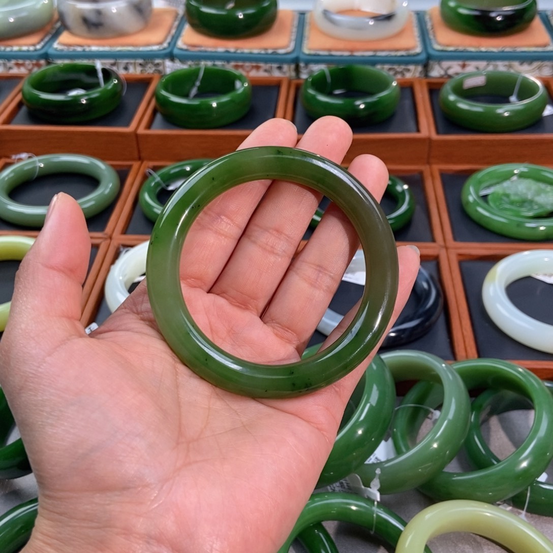 喵***喵和田玉（碧玉）未镶嵌手镯新疆且末黑阳洞57.7