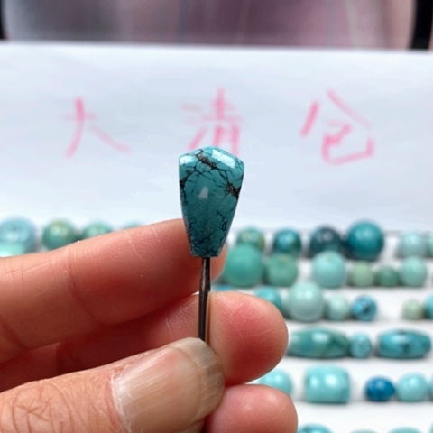 绿松石颈饰未镶嵌