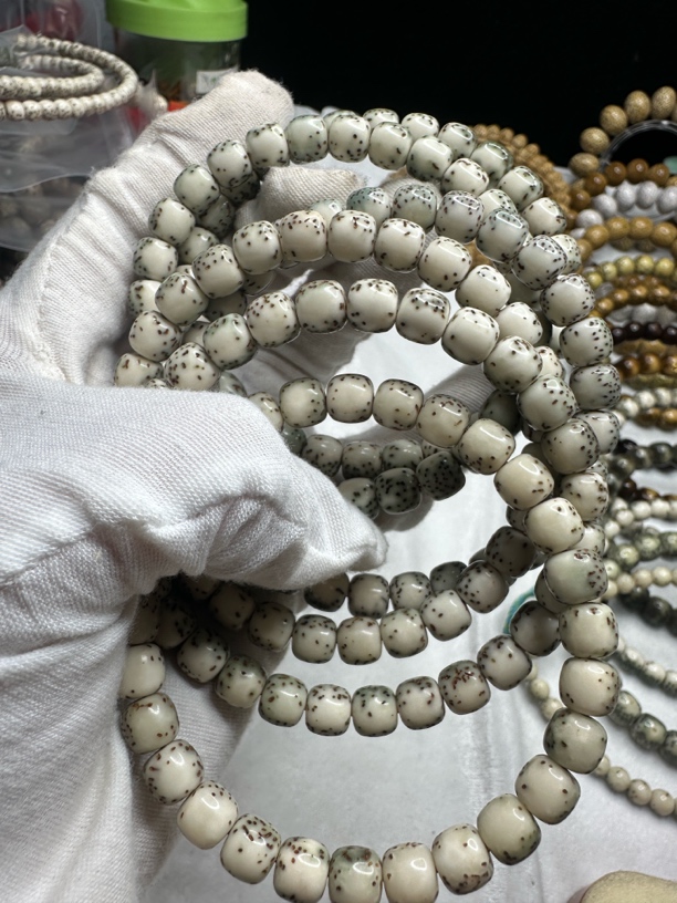 8石玉料瓷白飘青花河豚背 随机1串 星月菩提子