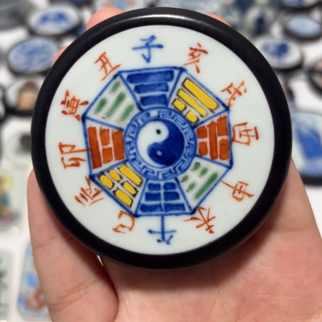 瓷片八卦挂件一个
