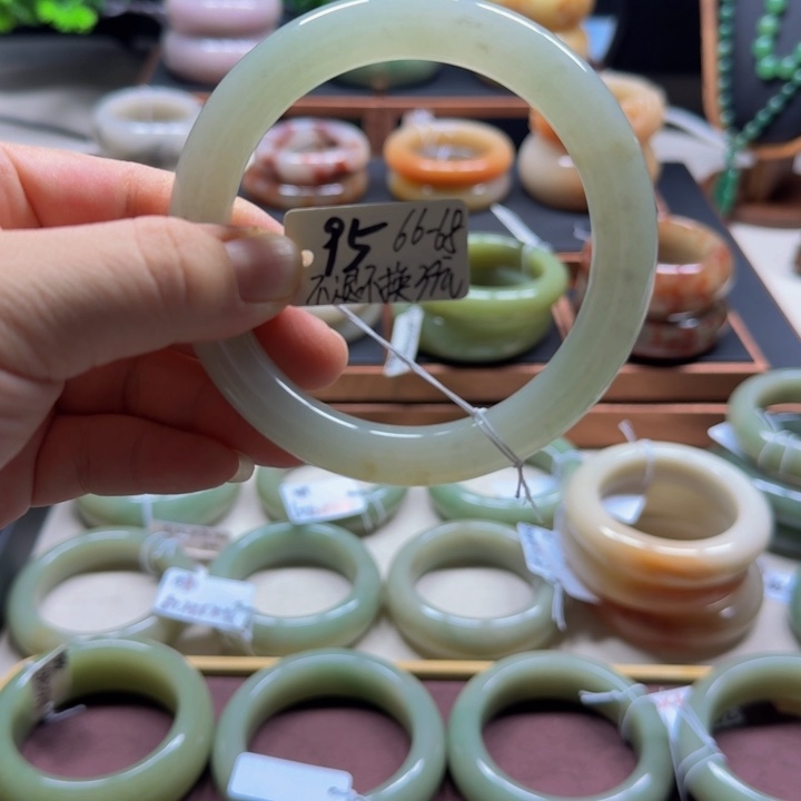 石英质玉未镶嵌手镯