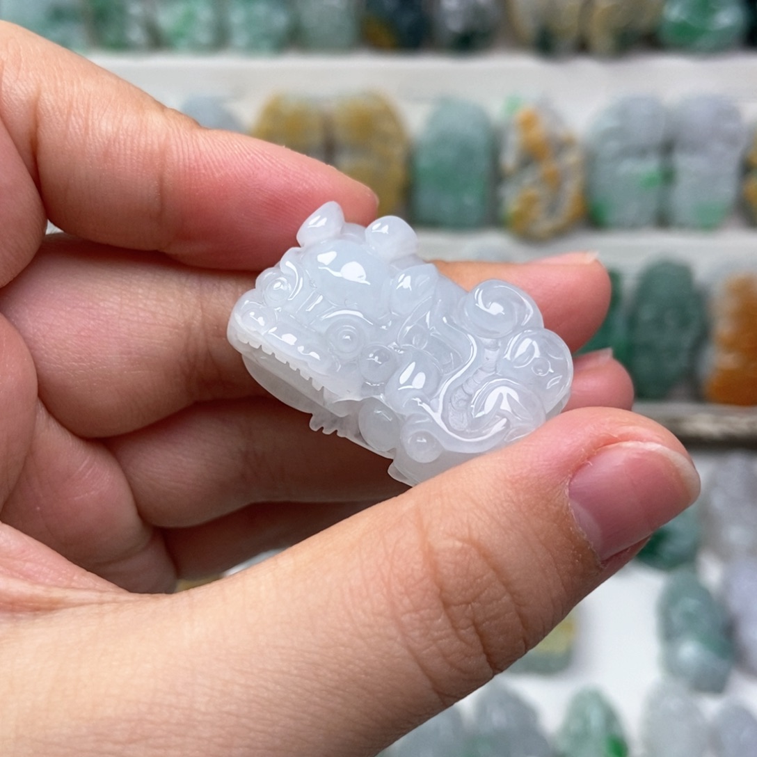 翡翠未镶嵌吊坠(赠链)