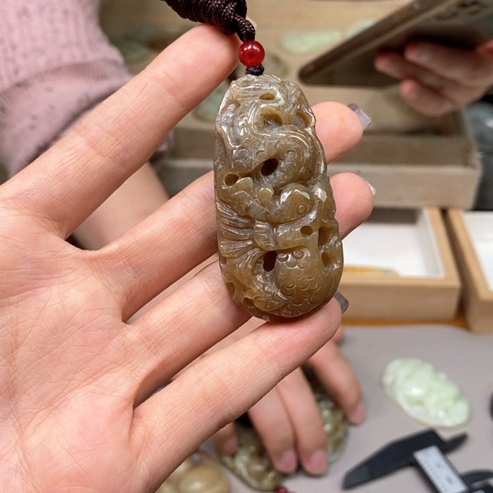 岫岩河磨玉（透闪石质玉）颈饰未镶嵌