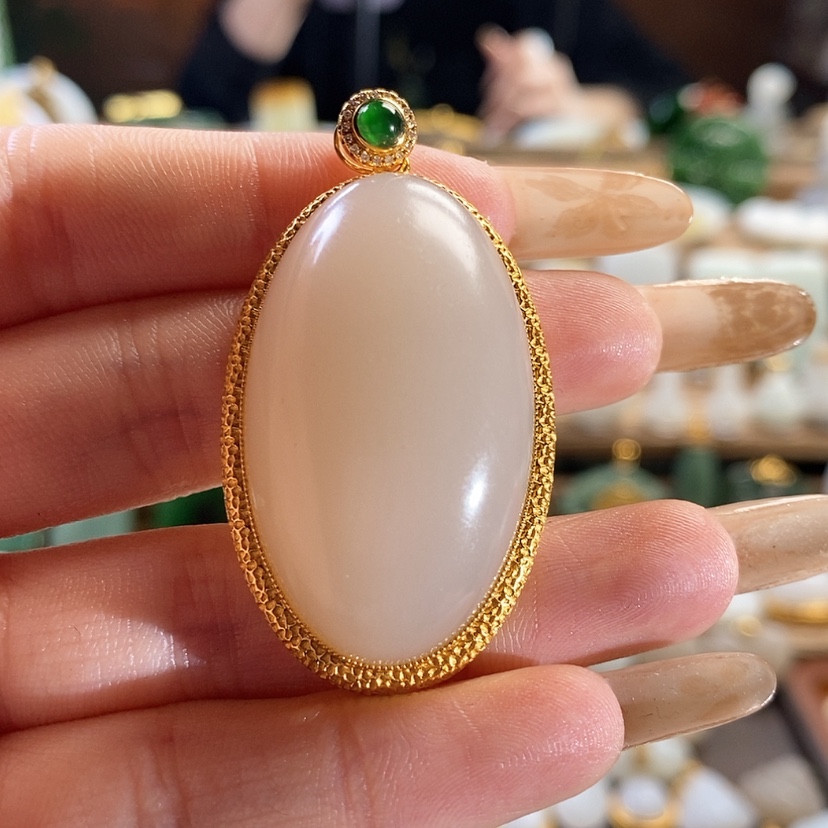 【闪购商品】和田玉吊坠18K金镶嵌幸**子