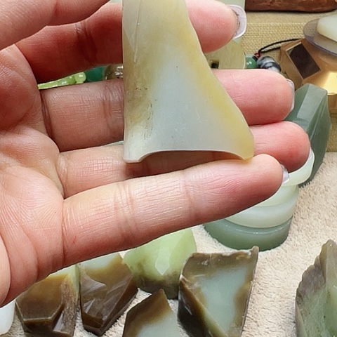 【闪购商品】和田玉（糖玉）笔搁未镶嵌于**秋