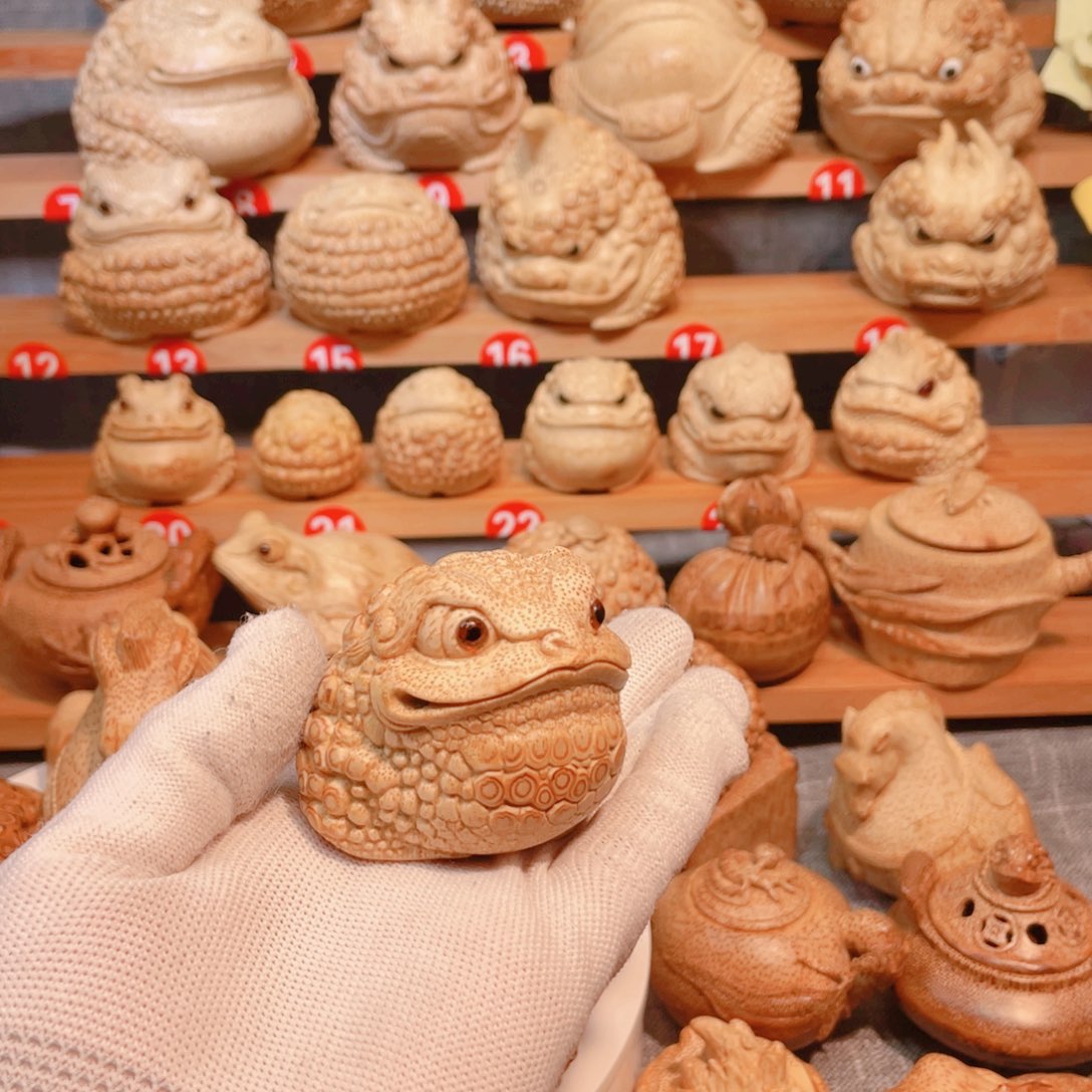 金***线竹根雕金蟾手把件