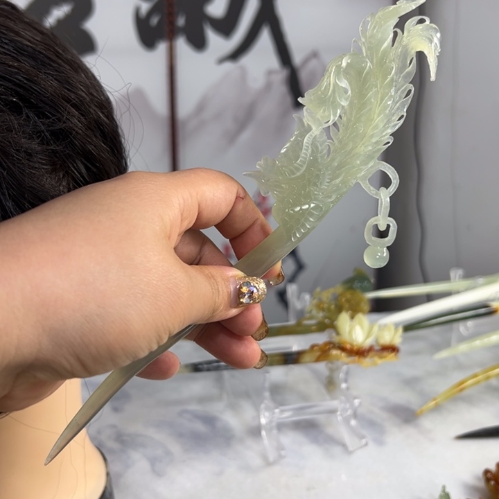 蛇纹石玉发饰未镶嵌锦*