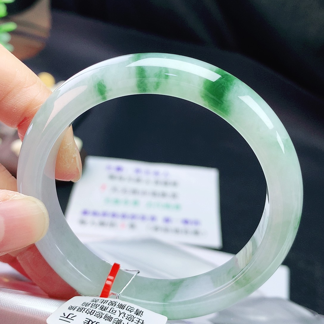 翡翠手镯未镶嵌55圈