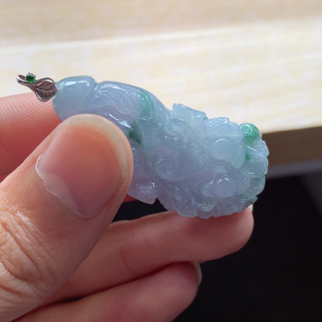 翡翠未镶嵌颈饰?****?吊坠