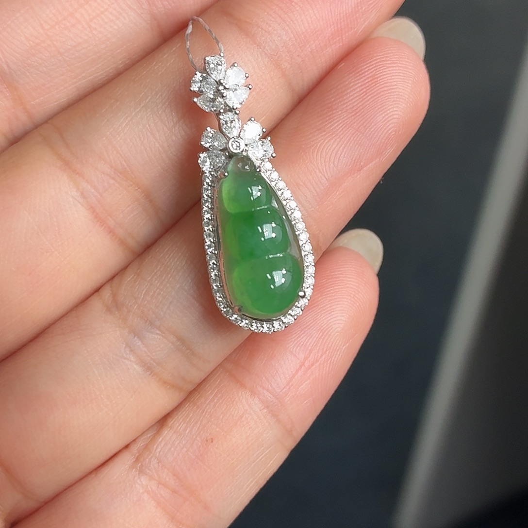 翡翠18K金镶嵌颈饰