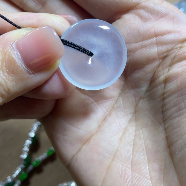 翡翠颈饰未镶嵌平安扣