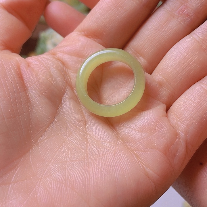 未镶嵌手镯岫岩河磨玉（透闪石质玉）睡*?