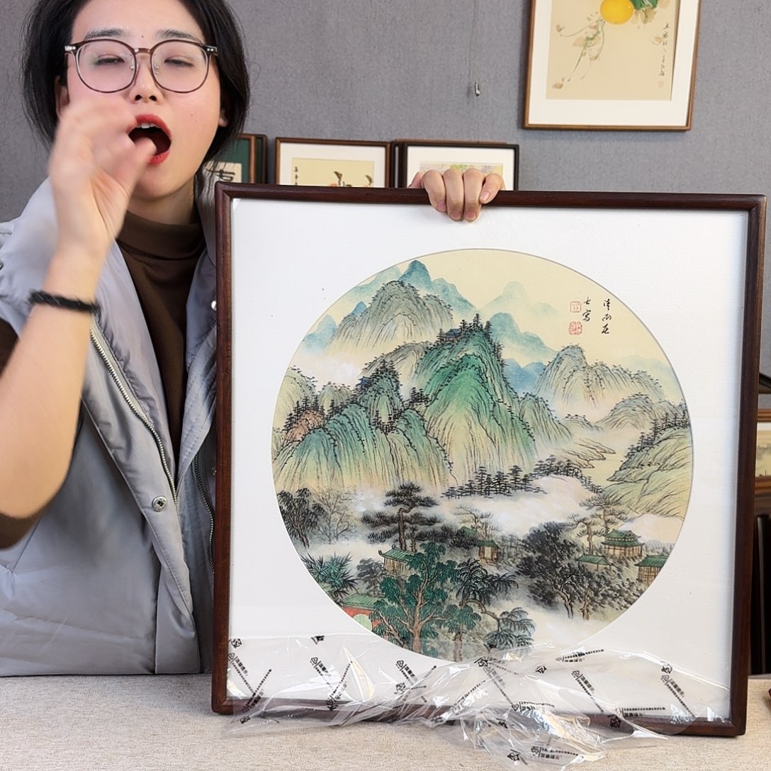 国画手绘带框尺寸： 53*53